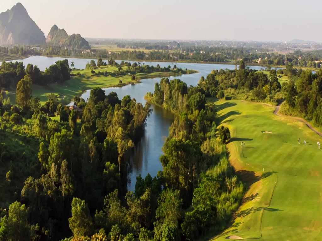 Sky Lake Resort Golf Club (Hà Nội)